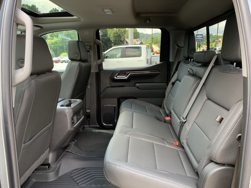 Used 2026 Chevrolet Silverado 1500 LT Trail Boss w/ LT Trail Boss Premium Package AWD/4WD image 18