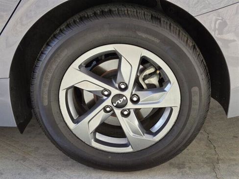 Used 2022 Kia K5 LXS image 9