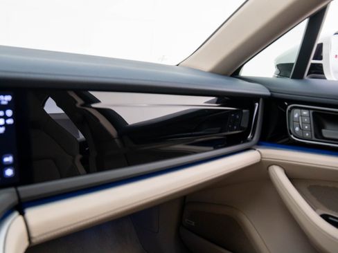 Certified 2025 Porsche Panamera 4 image 28