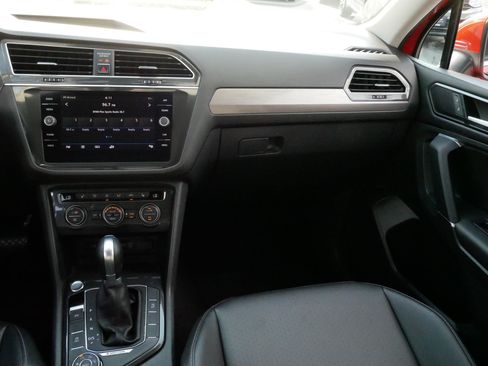Used 2018 Volkswagen Tiguan SE w/ Panoramic Sunroof Package AWD/4WD image 11