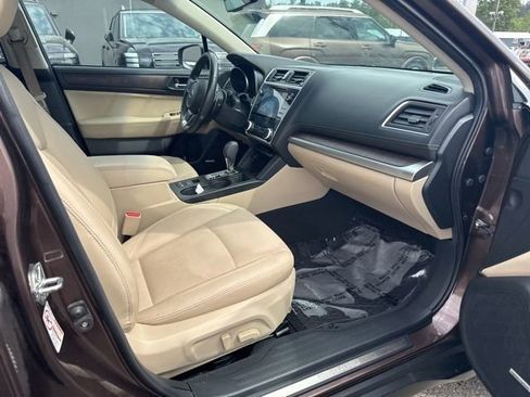 Used 2019 Subaru Outback 2.5i Limited AWD/4WD image 9