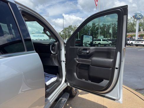 Used 2020 Chevrolet Silverado 3500 LTZ w/ LTZ Plus Package AWD/4WD image 23