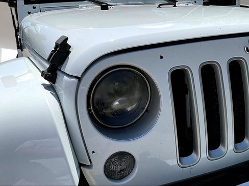Used 2016 Jeep Wrangler Unlimited Sahara AWD/4WD image 25