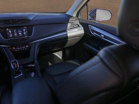 Used 2018 Cadillac XT5 Luxury image 28