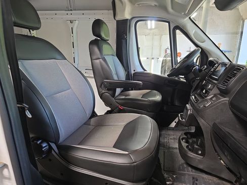 Used 2023 RAM ProMaster 2500 FWD image 10