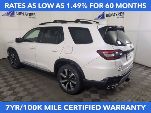 Certified 2024 Honda Pilot Elite image 3