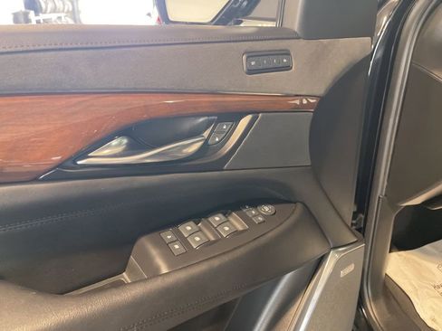 Used 2019 Cadillac Escalade Premium Luxury image 13