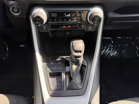 Used 2024 Toyota RAV4 XLE FWD image 22