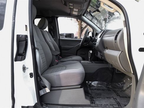 Used 2019 Nissan Frontier S image 32