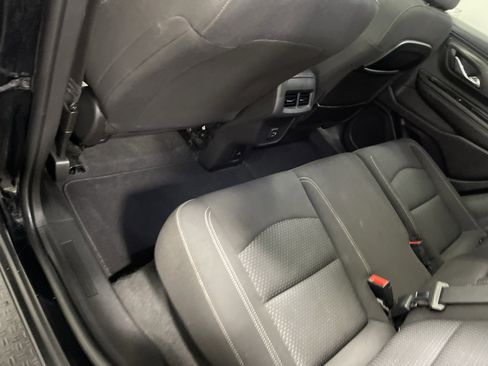 Used 2022 GMC Terrain SLE image 17