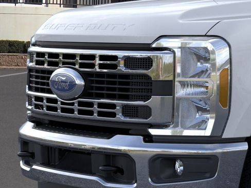 New 2025 Ford F350 XLT w/ FX4 Off-Road Package AWD/4WD image 17