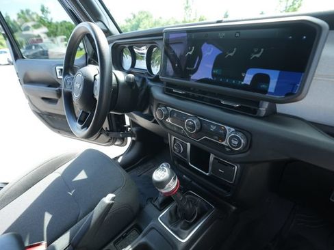 Used 2024 Jeep Gladiator Sport AWD/4WD image 36