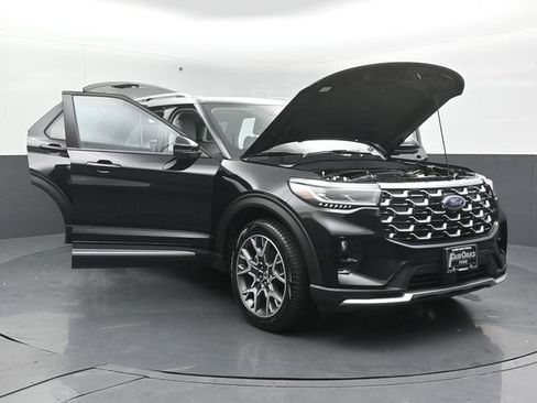 Used 2025 Ford Explorer Platinum w/ Ultimate Package AWD/4WD image 59