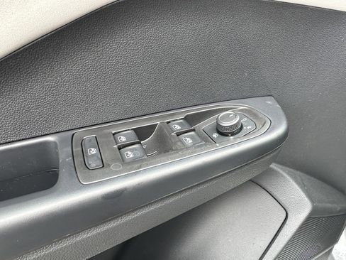 New 2025 Volkswagen Taos SE image 19