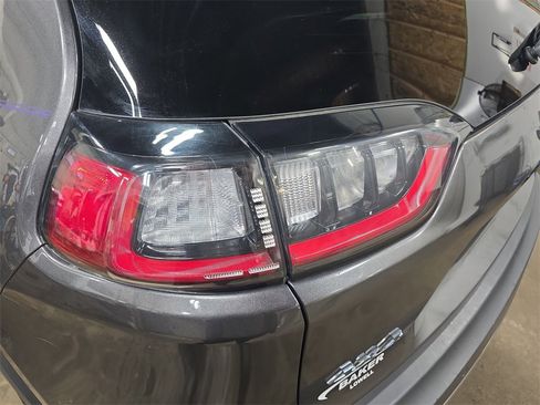 Used 2019 Jeep Cherokee Limited image 34