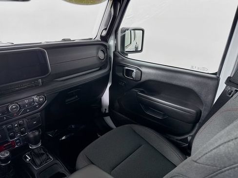 Used 2026 Jeep Wrangler Unlimited Rubicon AWD/4WD image 24