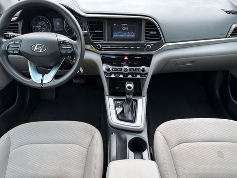 Used 2020 Hyundai Elantra SE FWD image 10