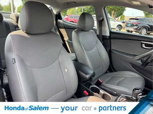 Used 2014 Hyundai Elantra Limited w/ Option Group 03 FWD image 14