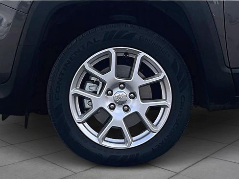 Used 2021 Jeep Renegade Latitude image 11