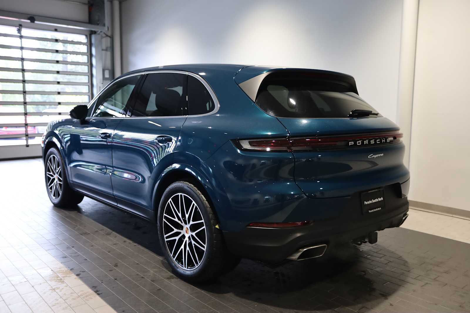 Used 2026 Porsche Cayenne AWD/4WD image 3