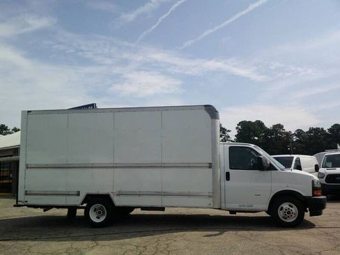 Used 2021 GMC Savana 3500 Extended w/ Power Convenience Package RWD image 2