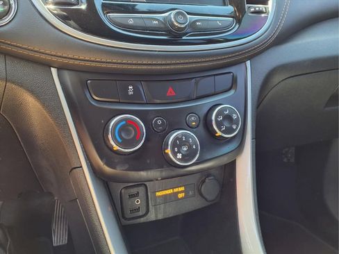 Used 2022 Chevrolet Trax LT w/ LT Convenience Package AWD/4WD image 12