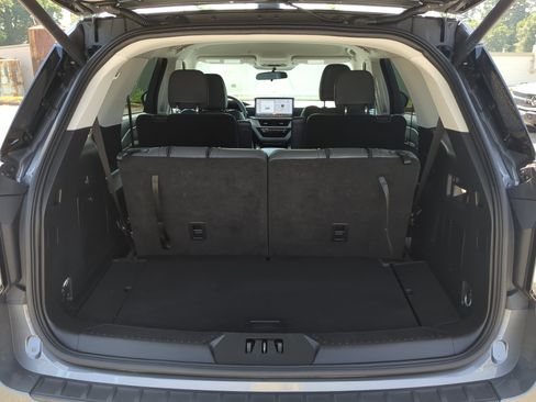 Certified 2025 Ford Explorer Active w/ Active Comfort Package RWD image 11