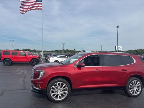 Used 2025 GMC Acadia Denali w/ Super Cruise Package FWD image 2