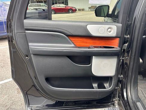 Used 2019 Lincoln Navigator L Reserve AWD/4WD image 15