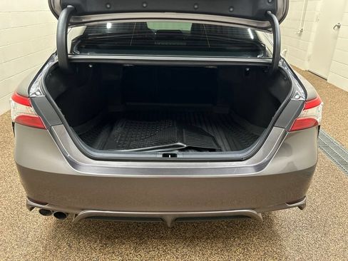 Used 2020 Toyota Camry SE FWD image 11