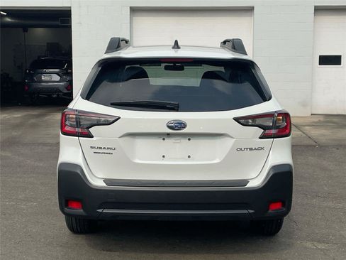 Used 2025 Subaru Outback Premium AWD/4WD image 4