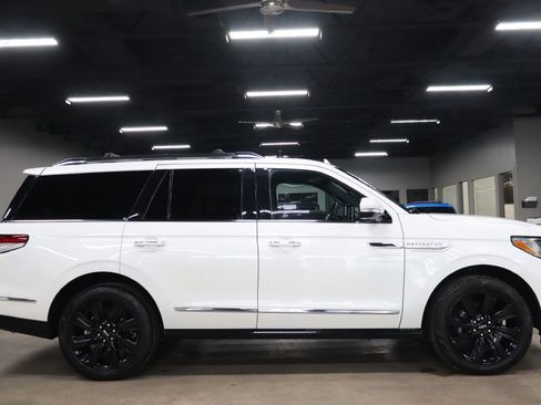Used 2023 Lincoln Navigator Reserve RWD image 6
