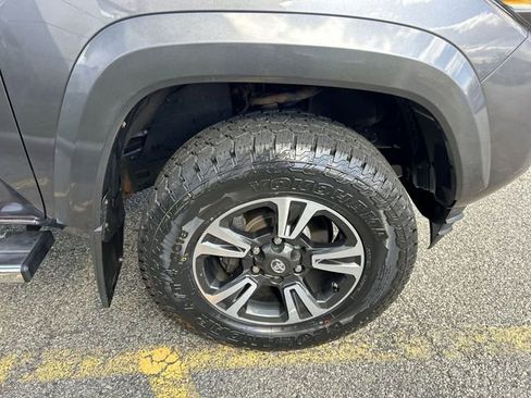 Used 2016 Toyota Tacoma TRD Sport image 13