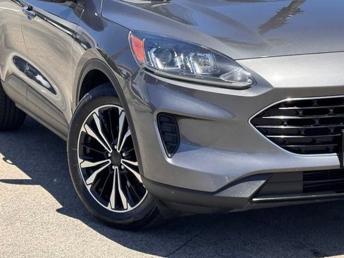 Used 2022 Ford Escape SE FWD image 4