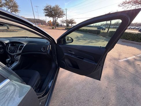 Used 2013 Chevrolet Cruze LT image 15