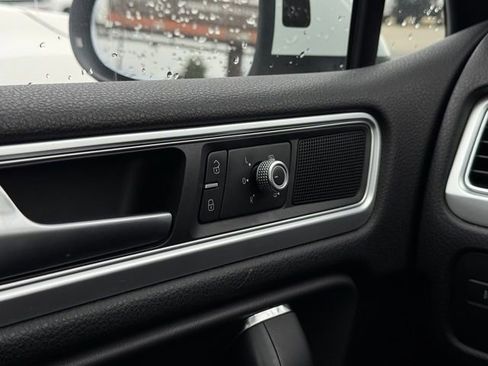 Used 2015 Volkswagen Touareg TDI AWD/4WD image 33