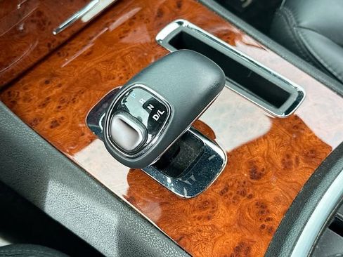 Used 2013 Chrysler 300 AWD w/ Driver Convenience Group image 17