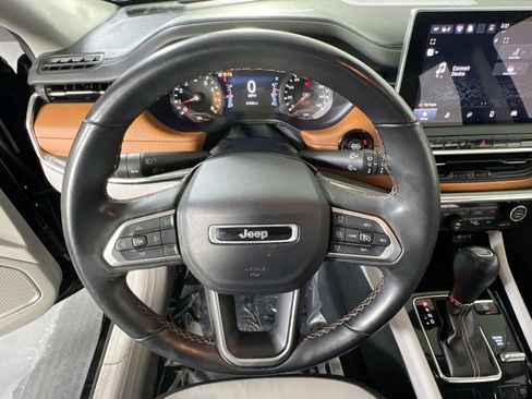 Used 2022 Jeep Compass Limited image 11