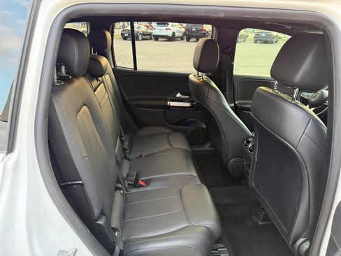 Used 2022 Mercedes-Benz GLB 250 4MATIC image 14
