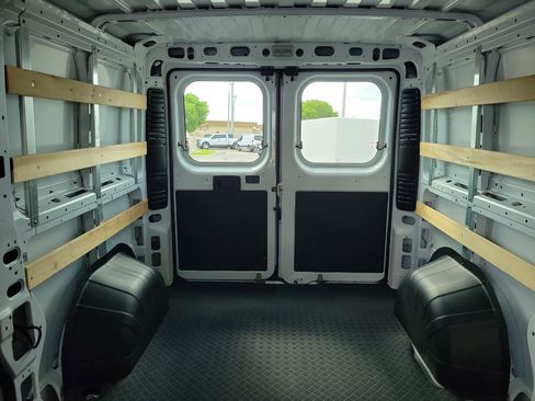 Used 2025 RAM ProMaster 2500 w/ U-Haul Equipment Group FWD image 13