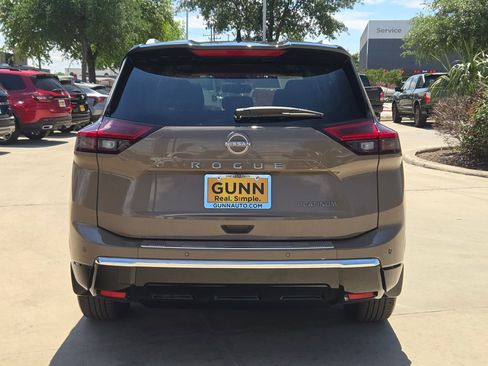 Certified 2024 Nissan Rogue Platinum FWD image 4