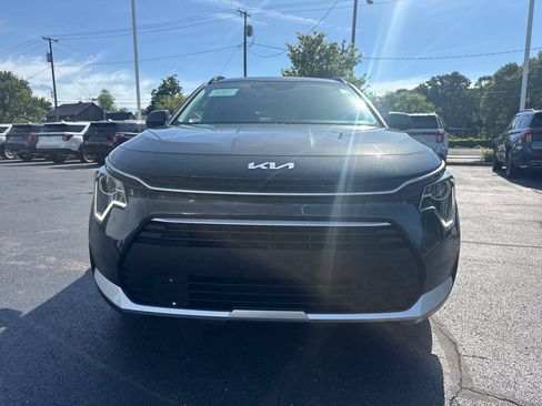 Used 2025 Kia Niro LX FWD image 3