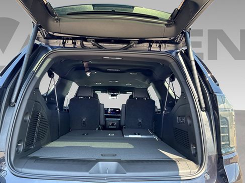 New 2026 Chevrolet Suburban LT w/ Comfort Package RWD image 24
