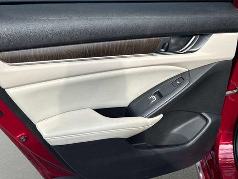 Used 2018 Honda Accord Touring image 11