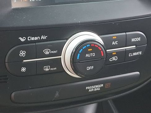 Used 2018 Kia Soul + FWD image 13
