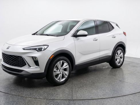 Used 2025 Buick Encore GX Preferred AWD/4WD image 3