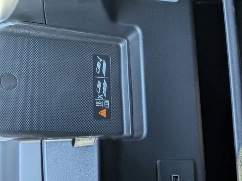 Used 2025 GMC Sierra 2500 SLT w/ SLT Convenience Package image 24