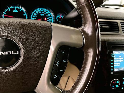 Used 2011 GMC Yukon XL Denali AWD/4WD image 19