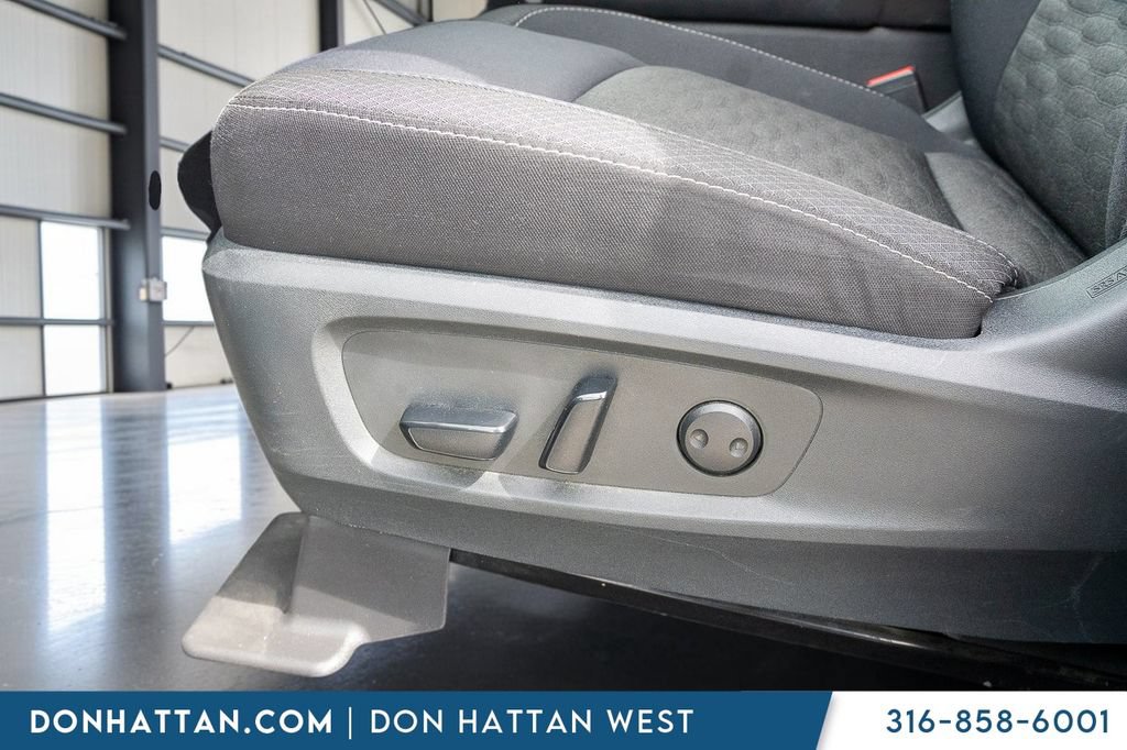 Used 2022 Nissan Pathfinder SV FWD image 16