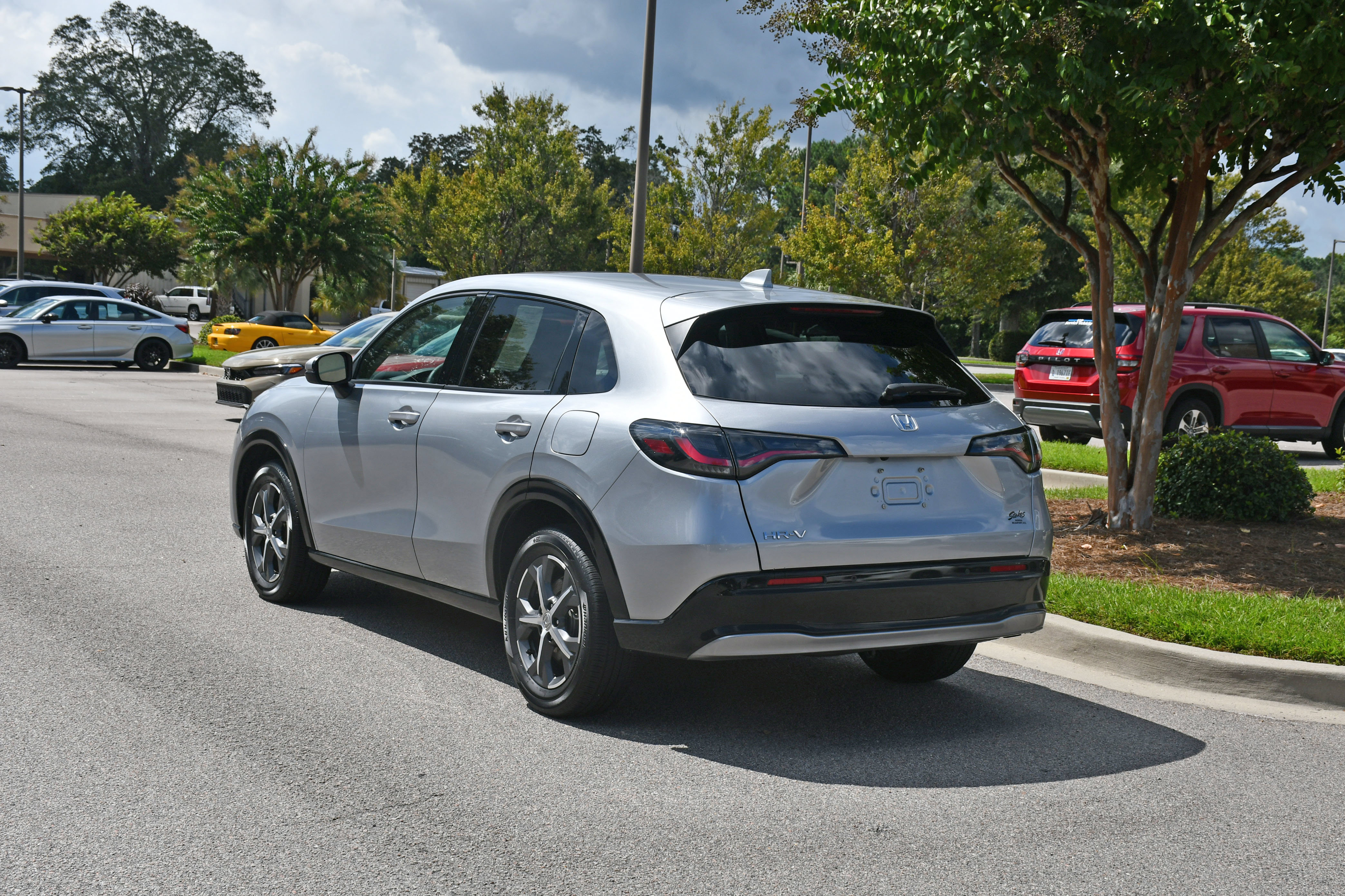 Used 2025 Honda HR-V EX-L image 3